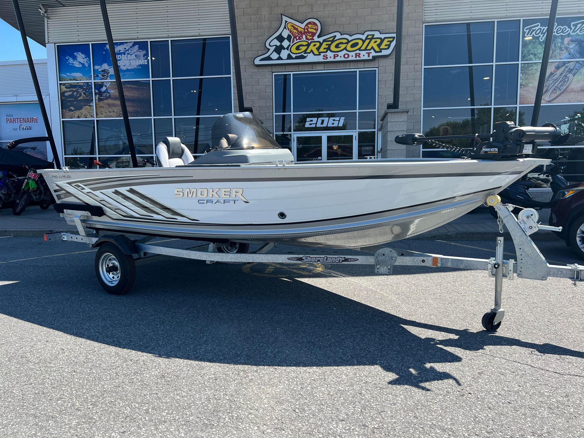 Bateau de pêche Smokercraft Pro Angler 161